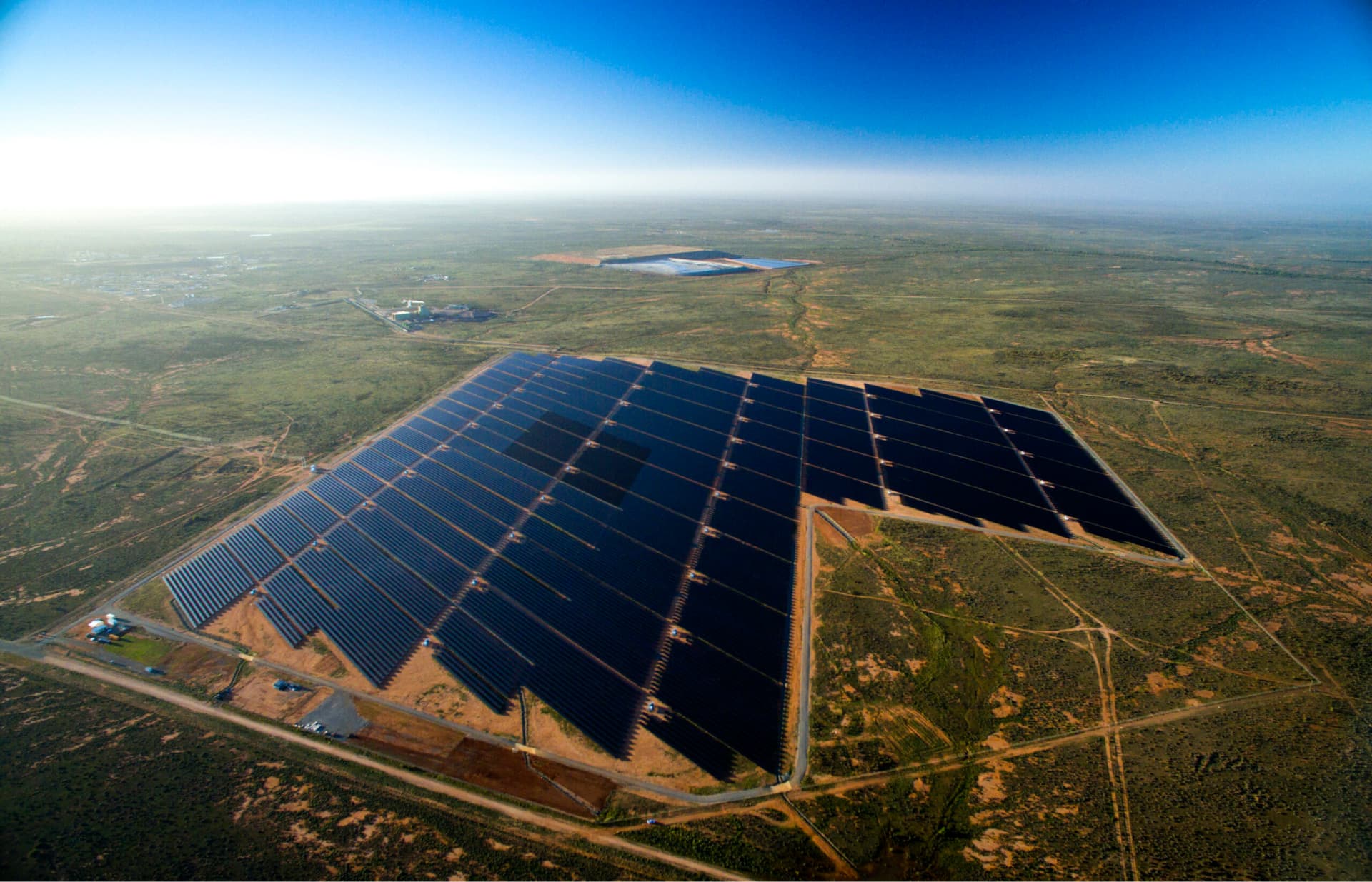 Broken_Hill_solar_plant_aerial-scaled